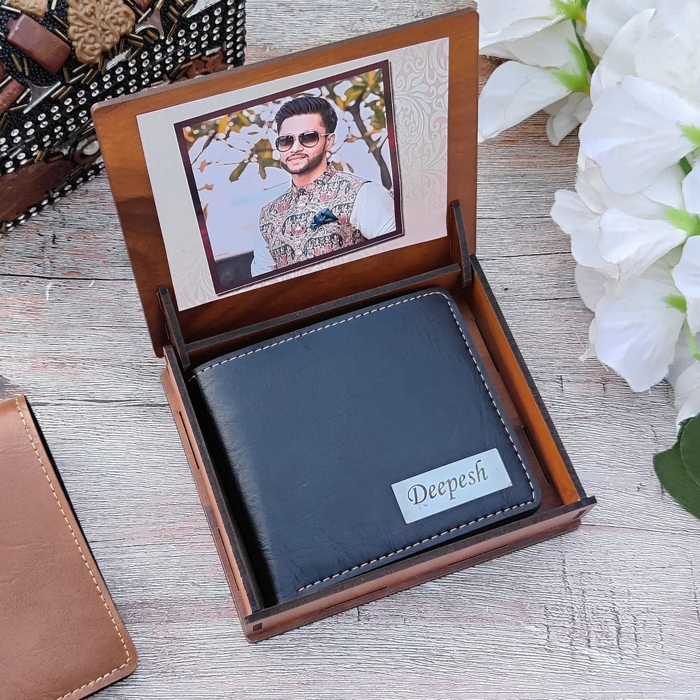 Bangkok Leather Wallet With Themed Wooden Box