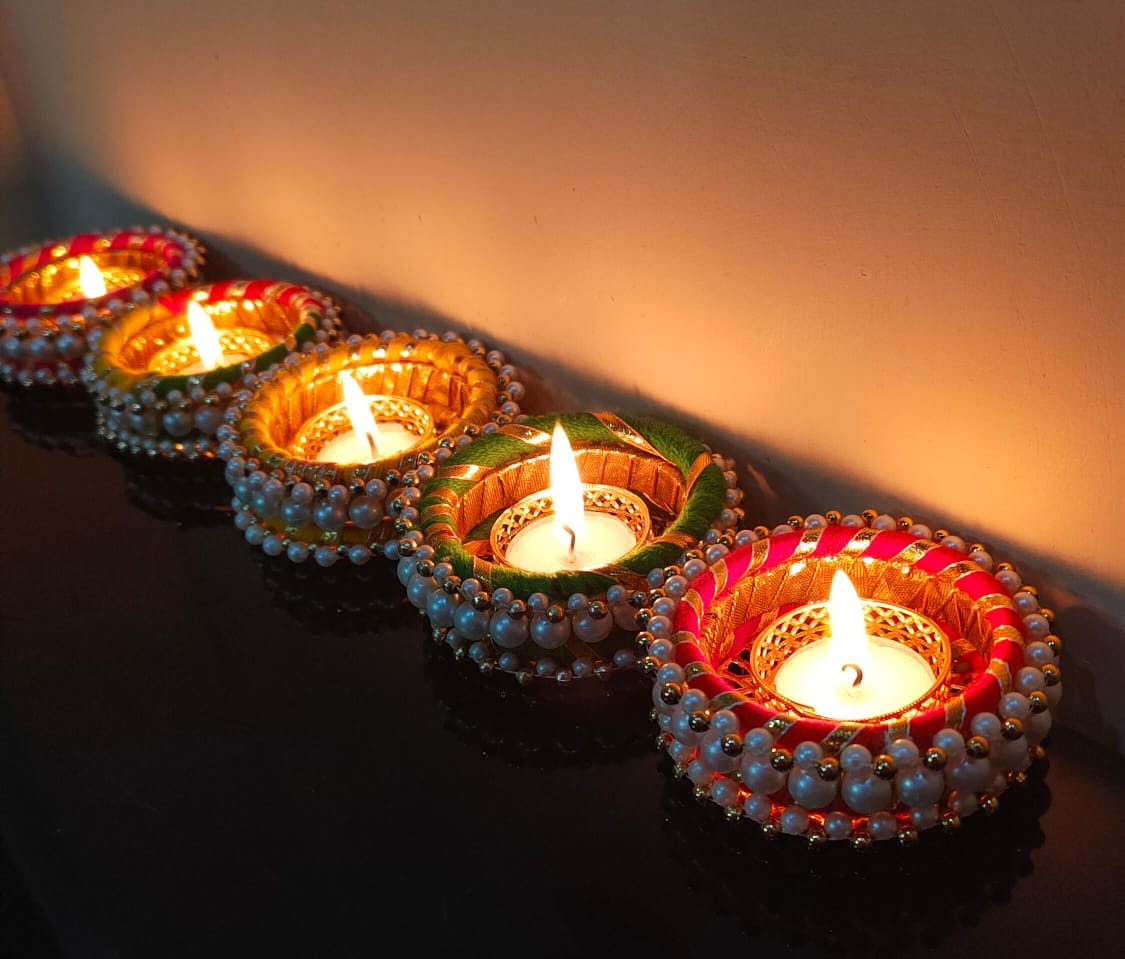 Pretty & Colorful Pearl T-light Holder
