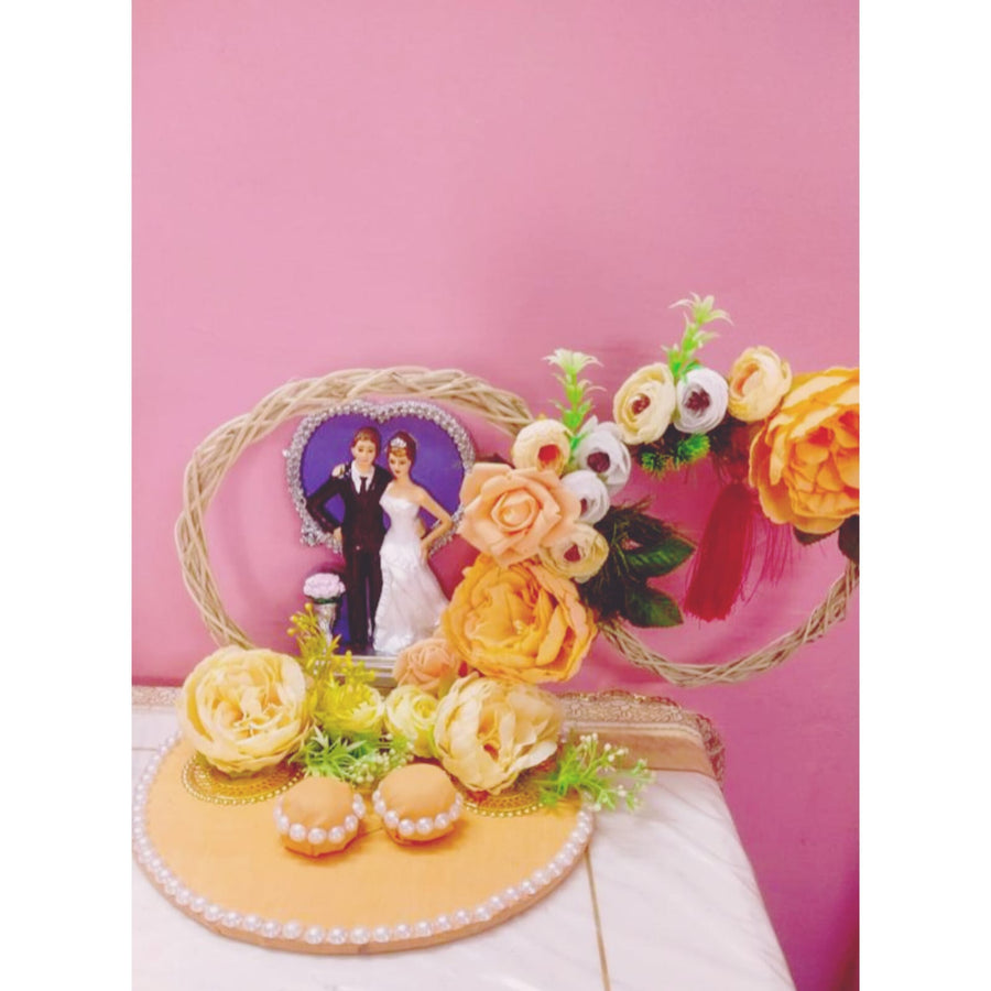Peach Ring Platter With Couple Showpiece