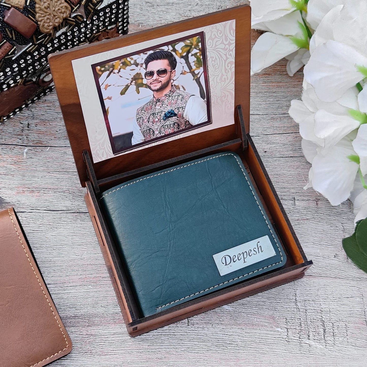 Bangkok Leather Wallet With Themed Wooden Box