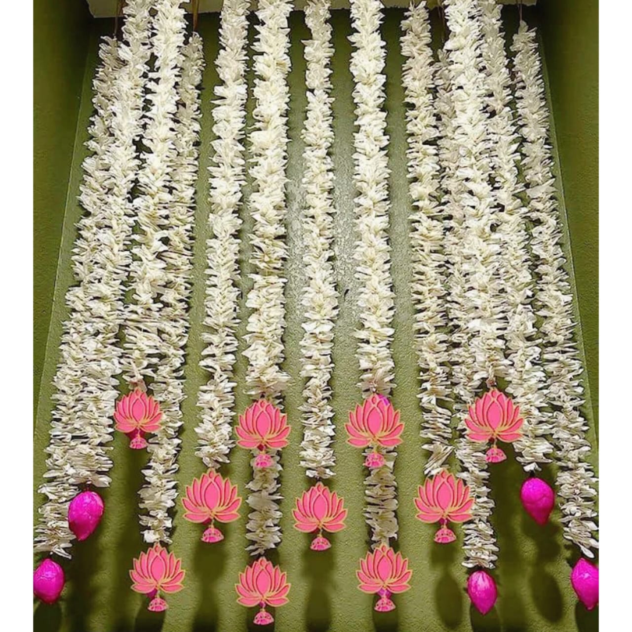 Lotus With Lotus Bud Gajra String